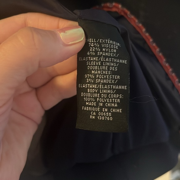 RW & CO SIZE S NAVY BLAZER FRESHLY DRY CLEANED - Picture 4 of 5